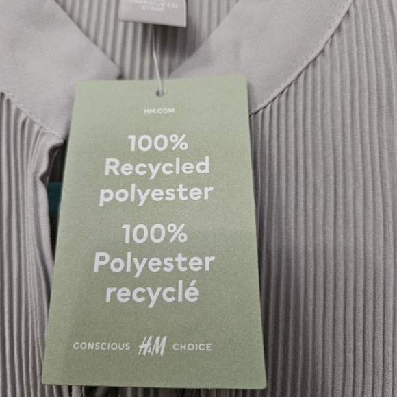 NWT H&M Sage Green Chiffon Blouse Women's Size XS - Picture 4 of 4